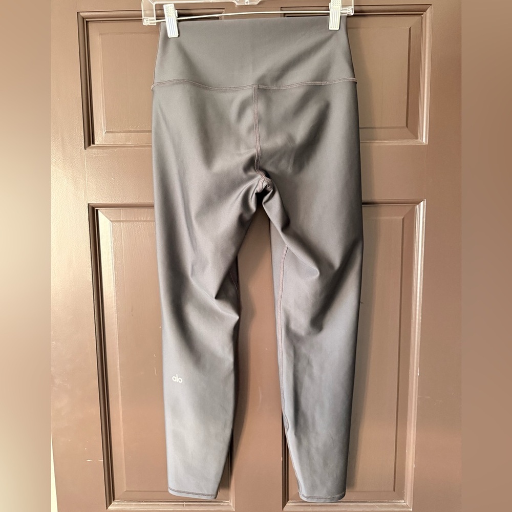 ALO Yoga AirLift High Waist Leggings 7/8th Length Medium Charcoal Gray - Picture 3 of 5